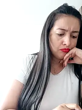 Snapshot of Cherry_1992 chatting on 05-08-26, 03:28 Cherry 1992 online show from 05-08-26, 03:28