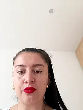 Snapshot of Cherry_1992 chatting on 05-19-26, 03:29 Cherry 1992 online show from 05-19-26, 03:29