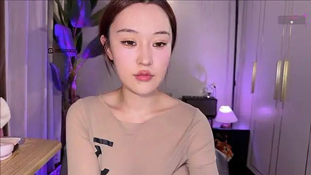 Snapshot of sphynx-_- chatting on 05-25-26, 12:44 sphynx- - online show from 05-25-26, 12:44
