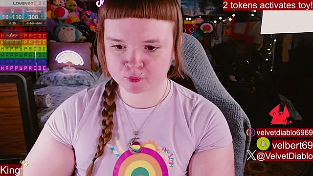 Snapshot of VelvetDiablo chatting on 06-11-26, 12:32 VelvetDiablo online show from 06-11-26, 12:32