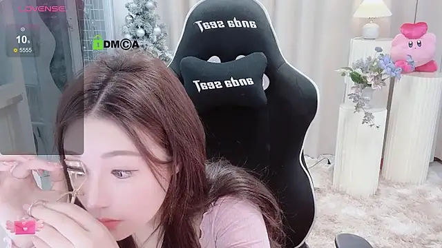 Snapshot of Happy_Kitty chatting on 12-19-24, 02:24 Happy Kitty online show from 12-19-24, 02:24