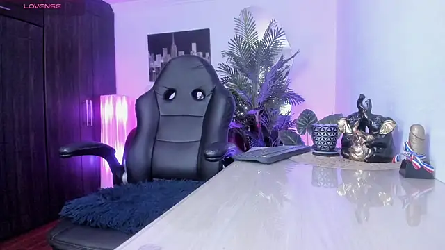 Snapshot of Amaia_Bushida chatting on 03-12-25, 02:09 Amaia Bushida online show from 03-12-25, 02:09