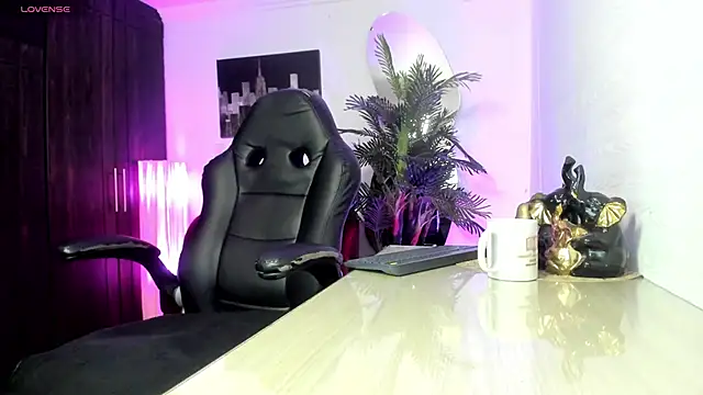 Snapshot of Amaia_Bushida chatting on 09-30-25, 02:22 Amaia Bushida online show from 09-30-25, 02:22