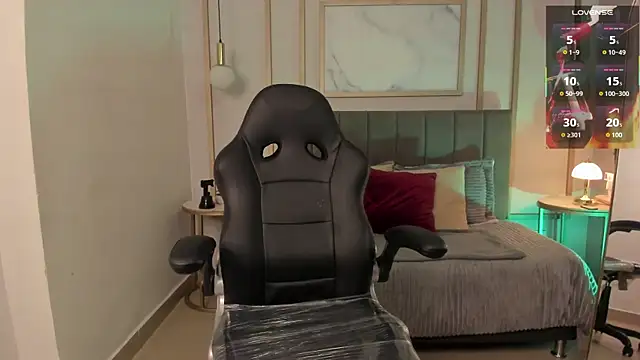 Holly madison  online show from 04-01-26, 12:50