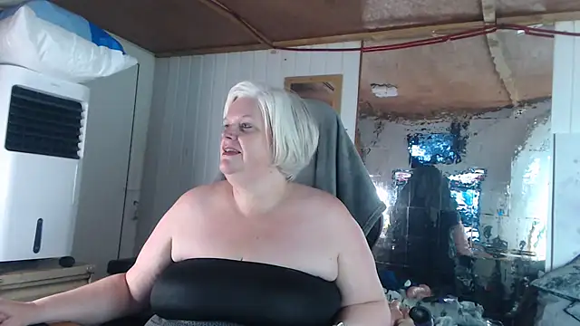 sexychazza16 online show from 10-21-25, 08:09