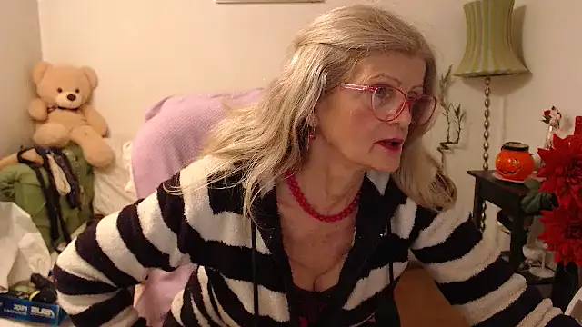 Snapshot of BlairFort chatting on 11-25-25, 08:09 BlairFort online show from 11-25-25, 08:09