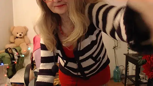 Snapshot of BlairFort chatting on 12-18-25, 08:59 BlairFort online show from 12-18-25, 08:59