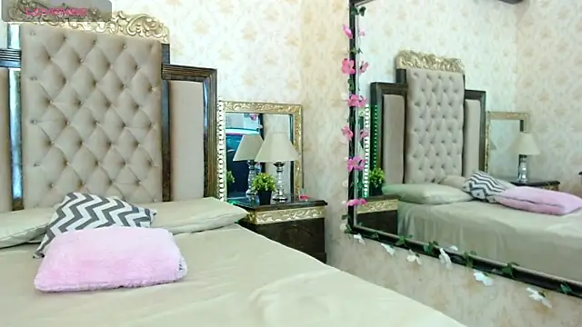 Snapshot of PamelaTomson chatting on 03-22-25, 01:19 PamelaTomson online show from 03-22-25, 01:19