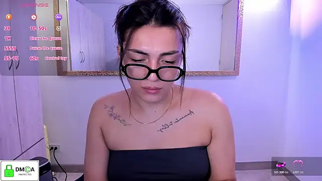 Snapshot of EricaVanderhill chatting on 05-16-26, 11:46 EricaVanderhill online show from 05-16-26, 11:46