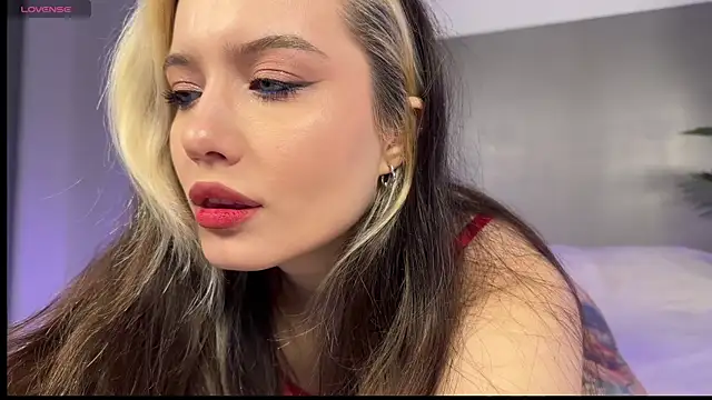 Snapshot of _blowjob_queen chatting on 05-20-26, 11:11 blowjob queen online show from 05-20-26, 11:11