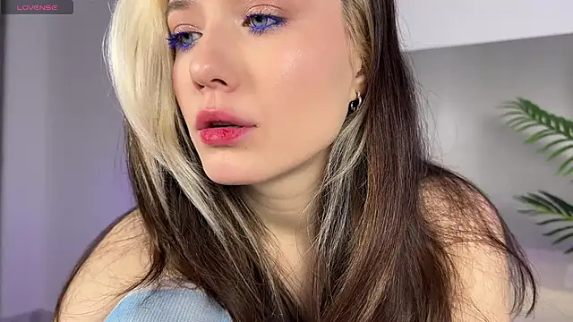 Snapshot of _blowjob_queen chatting on 06-14-26, 10:23 blowjob queen online show from 06-14-26, 10:23