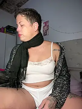 Snapshot of Alicbranca chatting on 05-09-26, 02:22 Alicbranca online show from 05-09-26, 02:22
