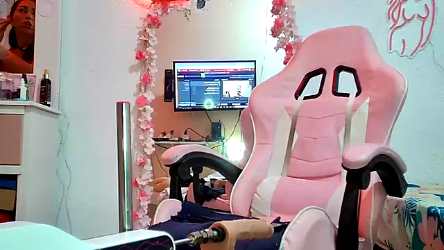 Dulce Maria05 online show from 12-23-24, 10:33