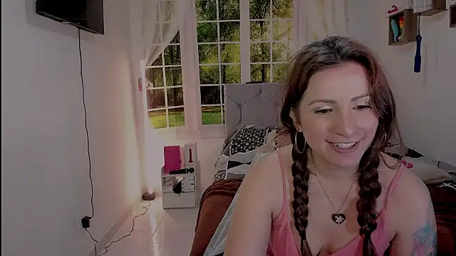 Snapshot of vanessabrown_ chatting on 05-09-26, 03:28 vanessabrown online show from 05-09-26, 03:28