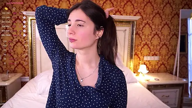 Holla Molly online show from 02-13-25, 12:32