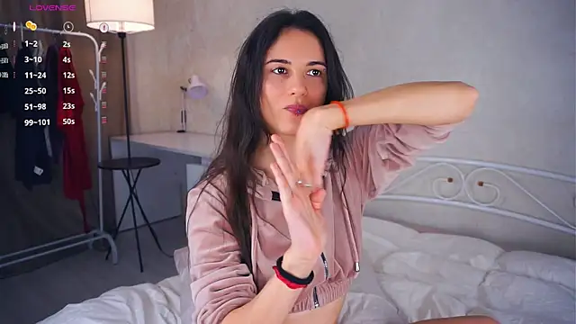 Holla Molly online show from 03-06-25, 12:52