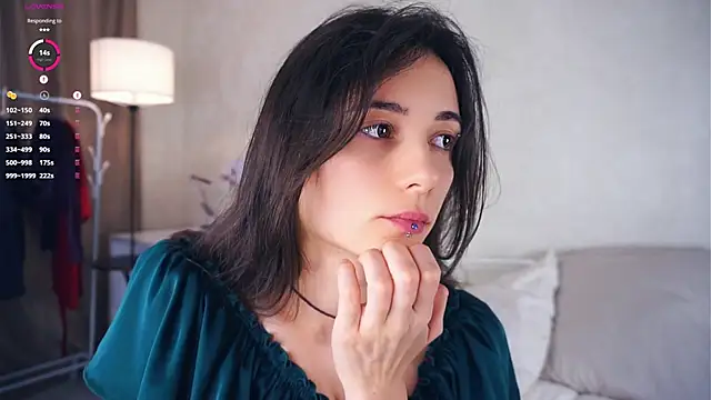 Holla Molly online show from 03-09-25, 12:09