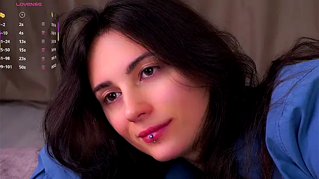 Holla Molly online show from 12-14-25, 06:30