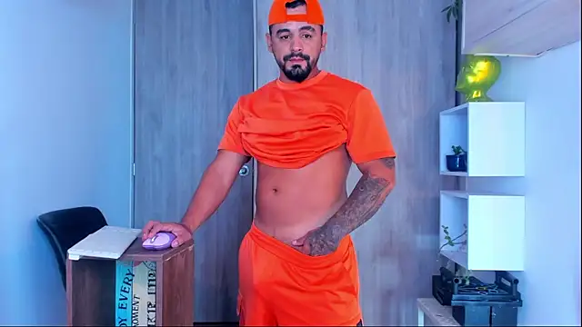 Snapshot of Ricardo_1998 chatting on 02-05-25, 03:13 Ricardo 1998 online show from 02-05-25, 03:13