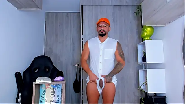 Snapshot of Ricardo_1998 chatting on 02-26-25, 02:15 Ricardo 1998 online show from 02-26-25, 02:15