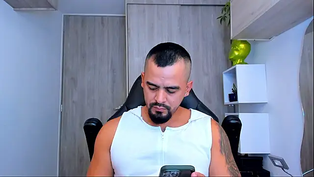 Snapshot of Ricardo_1998 chatting on 03-03-25, 01:53 Ricardo 1998 online show from 03-03-25, 01:53