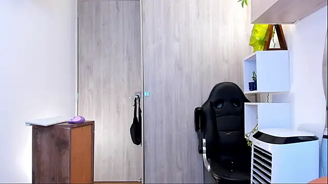 Snapshot of Ricardo_1998 chatting on 03-07-25, 01:42 Ricardo 1998 online show from 03-07-25, 01:42