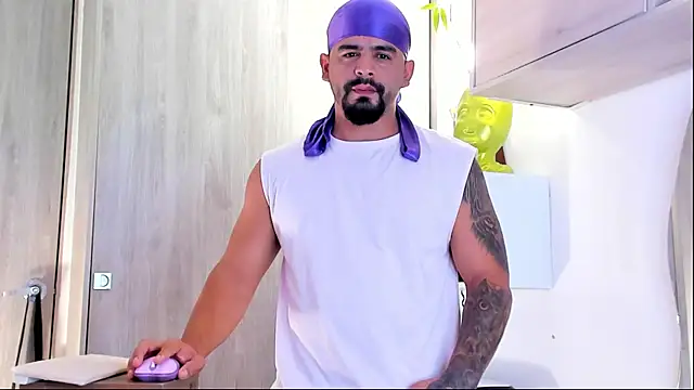 Snapshot of Ricardo_1998 chatting on 03-17-25, 02:08 Ricardo 1998 online show from 03-17-25, 02:08