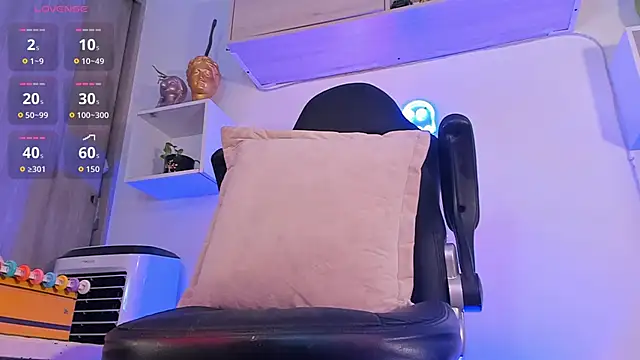 Snapshot of Ricardo_1998 chatting on 10-22-25, 02:56 Ricardo 1998 online show from 10-22-25, 02:56