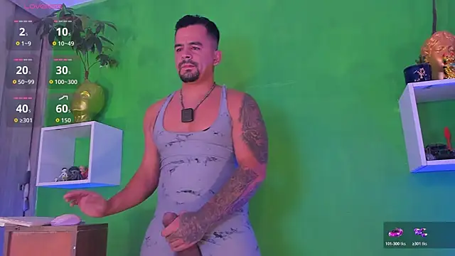 Snapshot of Ricardo_1998 chatting on 10-28-25, 02:15 Ricardo 1998 online show from 10-28-25, 02:15