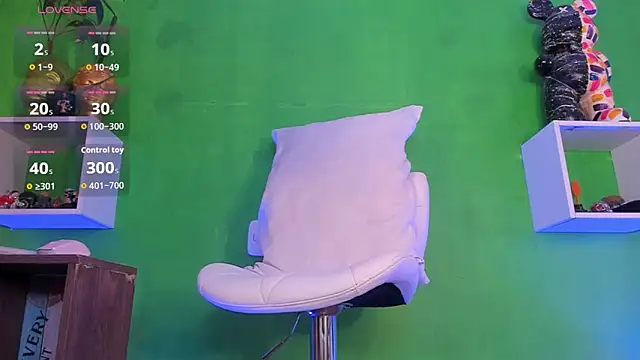 Snapshot of Ricardo_1998 chatting on 11-17-25, 01:44 Ricardo 1998 online show from 11-17-25, 01:44