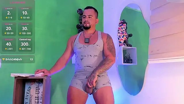 Snapshot of Ricardo_1998 chatting on 12-15-25, 02:05 Ricardo 1998 online show from 12-15-25, 02:05