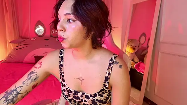 Lyna love online show from 10-21-25, 09:04