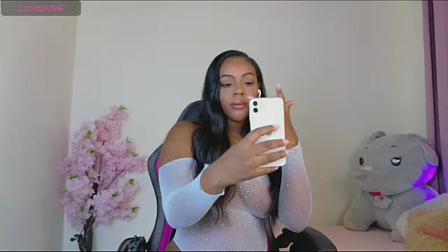 Snapshot of HollyJorda chatting on 05-05-26, 03:42 HollyJorda online show from 05-05-26, 03:42