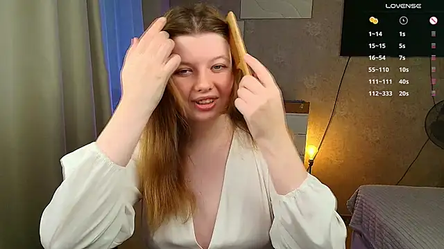 Snapshot of Vivian_cutie chatting on 10-29-25, 01:35 Vivian cutie online show from 10-29-25, 01:35