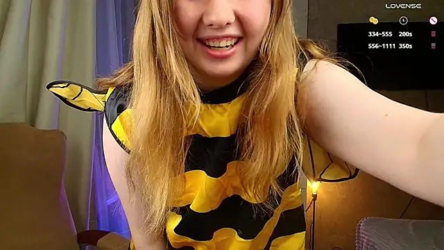 Snapshot of Vivian_cutie chatting on 10-31-25, 03:46 Vivian cutie online show from 10-31-25, 03:46