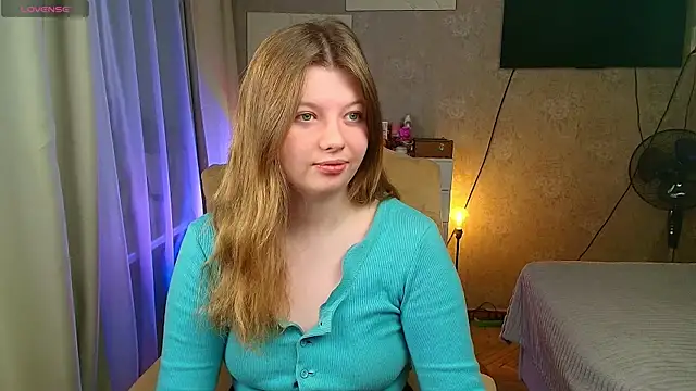 Snapshot of Vivian_cutie chatting on 11-22-25, 04:22 Vivian cutie online show from 11-22-25, 04:22