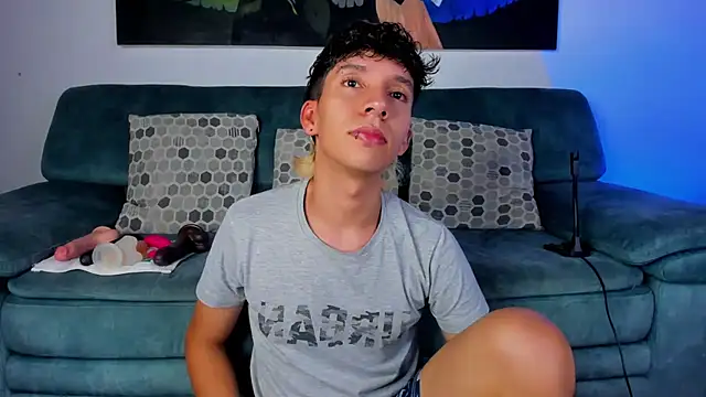 Snapshot of JacoboSwam chatting on 12-22-24, 05:01 JacoboSwam online show from 12-22-24, 05:01