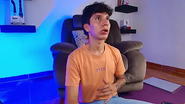 Snapshot of JacoboSwam chatting on 02-06-25, 11:15 JacoboSwam online show from 02-06-25, 11:15