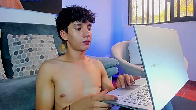 Snapshot of JacoboSwam chatting on 02-17-25, 08:26 JacoboSwam online show from 02-17-25, 08:26