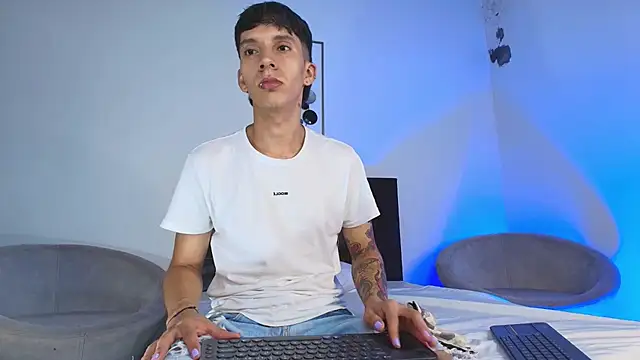 Snapshot of JacoboSwam chatting on 03-05-25, 04:24 JacoboSwam online show from 03-05-25, 04:24