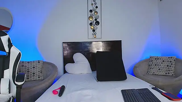 Snapshot of JacoboSwam chatting on 03-19-25, 11:28 JacoboSwam online show from 03-19-25, 11:28