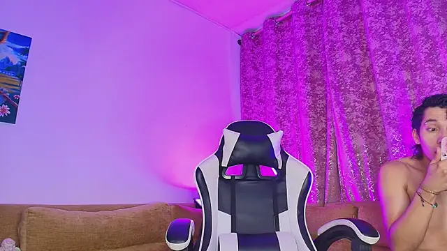 Snapshot of JacoboSwam chatting on 12-04-25, 09:07 JacoboSwam online show from 12-04-25, 09:07