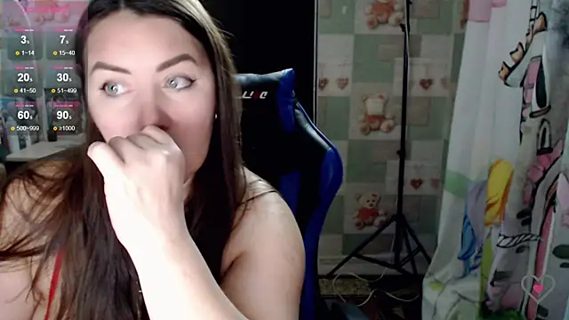 Snapshot of Korolek12 chatting on 02-05-25, 03:52 Korolek12 online show from 02-05-25, 03:52