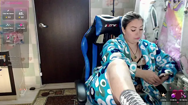 Snapshot of Korolek12 chatting on 03-21-25, 06:40 Korolek12 online show from 03-21-25, 06:40