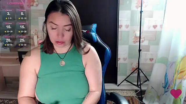 Snapshot of Korolek12 chatting on 10-22-25, 04:46 Korolek12 online show from 10-22-25, 04:46