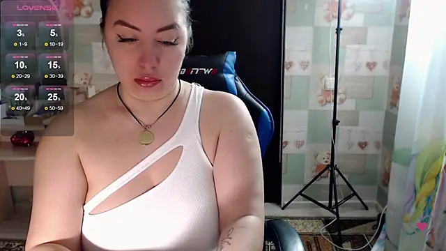 Snapshot of Korolek12 chatting on 10-23-25, 04:56 Korolek12 online show from 10-23-25, 04:56