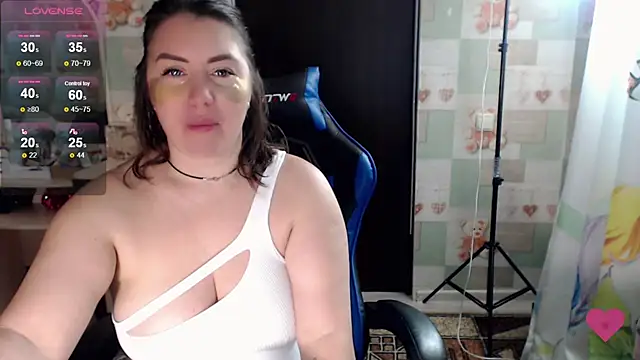 Snapshot of Korolek12 chatting on 11-11-25, 04:56 Korolek12 online show from 11-11-25, 04:56