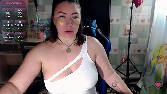 Snapshot of Korolek12 chatting on 11-17-25, 04:40 Korolek12 online show from 11-17-25, 04:40