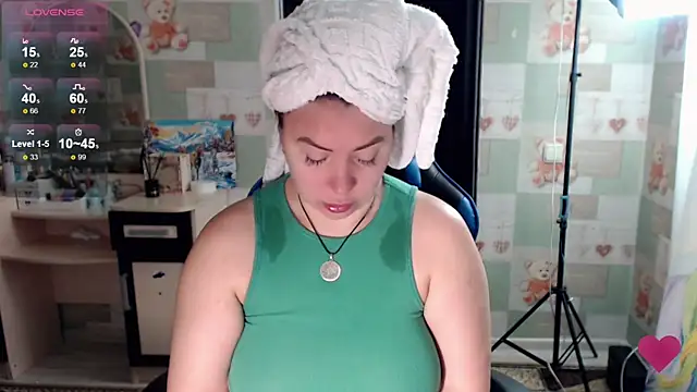 Snapshot of Korolek12 chatting on 12-02-25, 04:51 Korolek12 online show from 12-02-25, 04:51