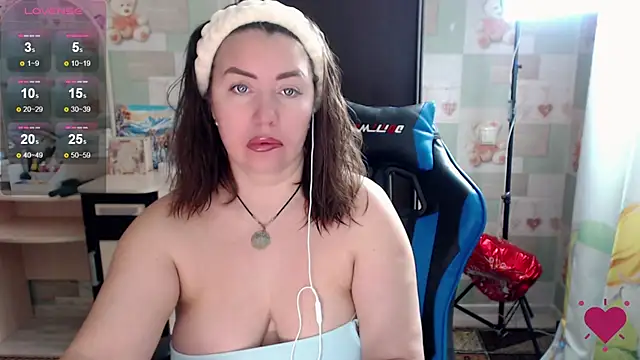 Snapshot of Korolek12 chatting on 12-15-25, 05:01 Korolek12 online show from 12-15-25, 05:01